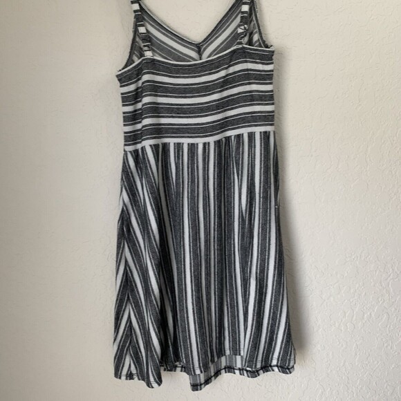 Universal Thread Mini Dress M Charcoal Stripe VNeck Preppy Neutral Minimalist - Picture 12 of 12